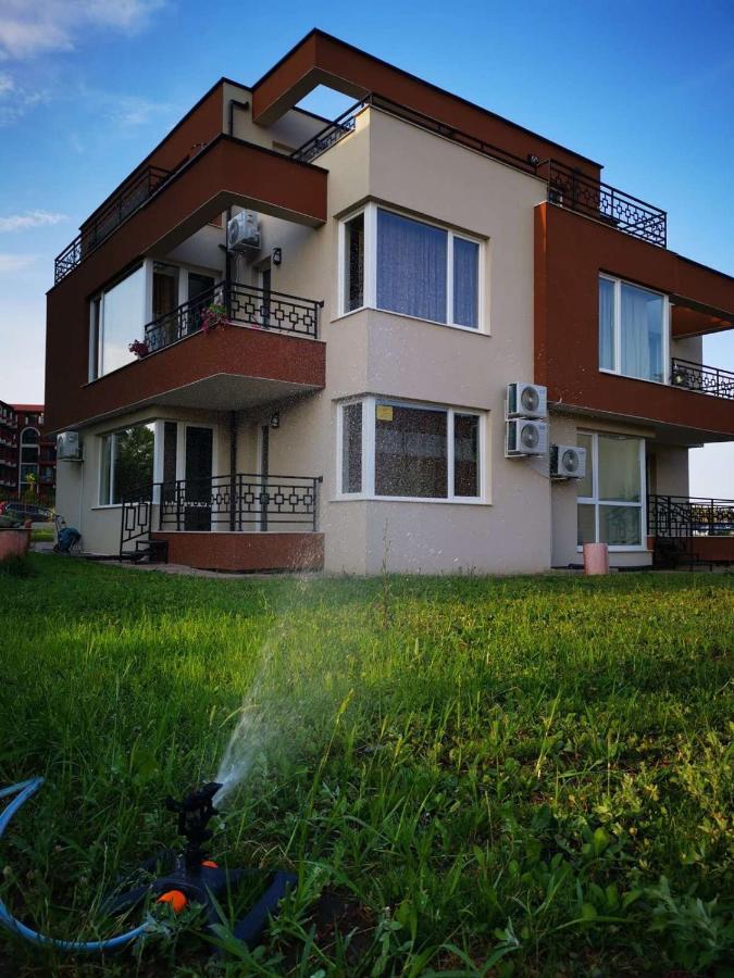 Niko's Deluxe Apartment *